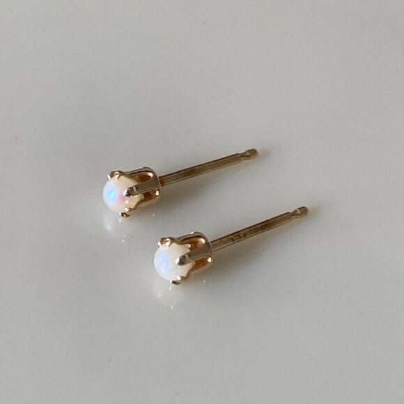14k gold & pearl studs - Picture 1 of 4